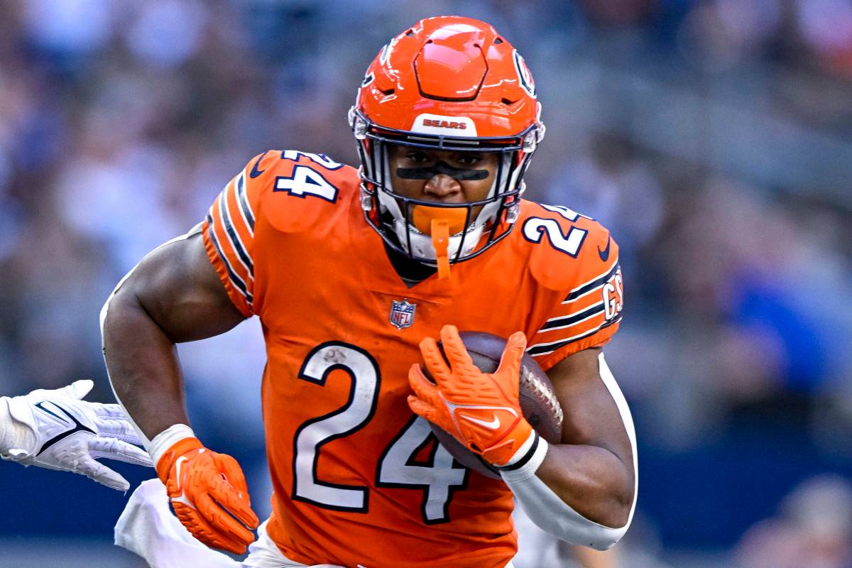 Chicago Bears Training Camp Battles: Khalil Herbert, D'Onta Foreman Will  Fight for RB Snaps